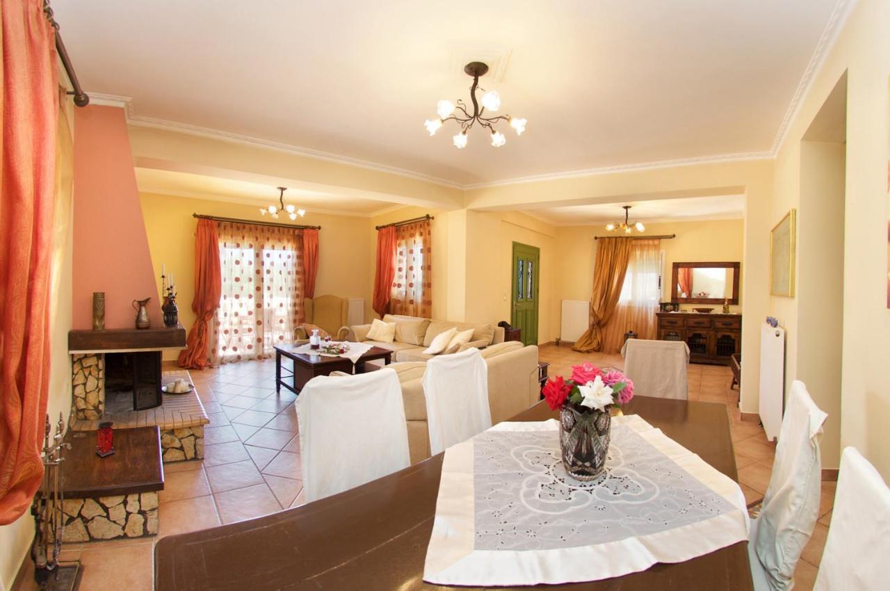 Iliachtides Villas Karavómilosz Szoba fotó